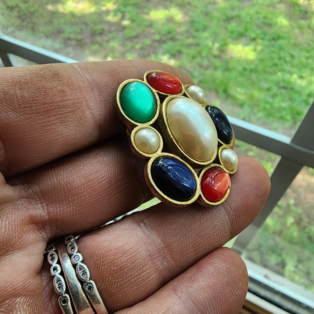 Vintage 1983 Avon Classics Gold Tone Faux Pearl & Colored Brooch Costume Jewelry - Picture 6 of 7